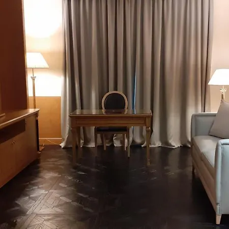 Grand De La Отель Парма