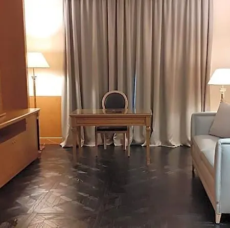 Grand De La Отель