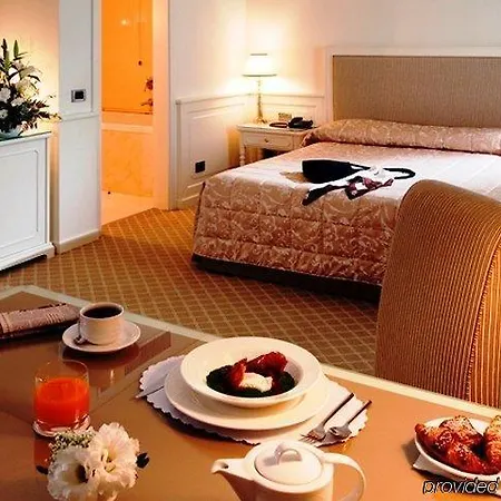 Отель Grand De La 5*