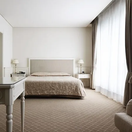 Отель Grand De La 5*