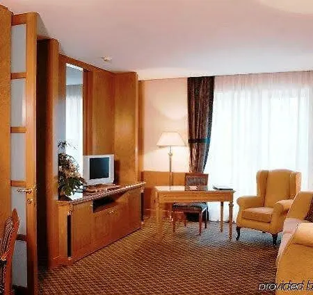 Отель Grand De La 5*